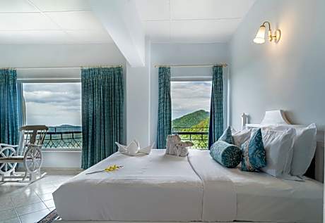 Royal Studio Room With Balcony & Valley View