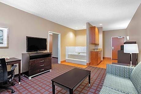 1 King Bed, One-Bedroom Suite, Jetted Tub, Non-Smoking