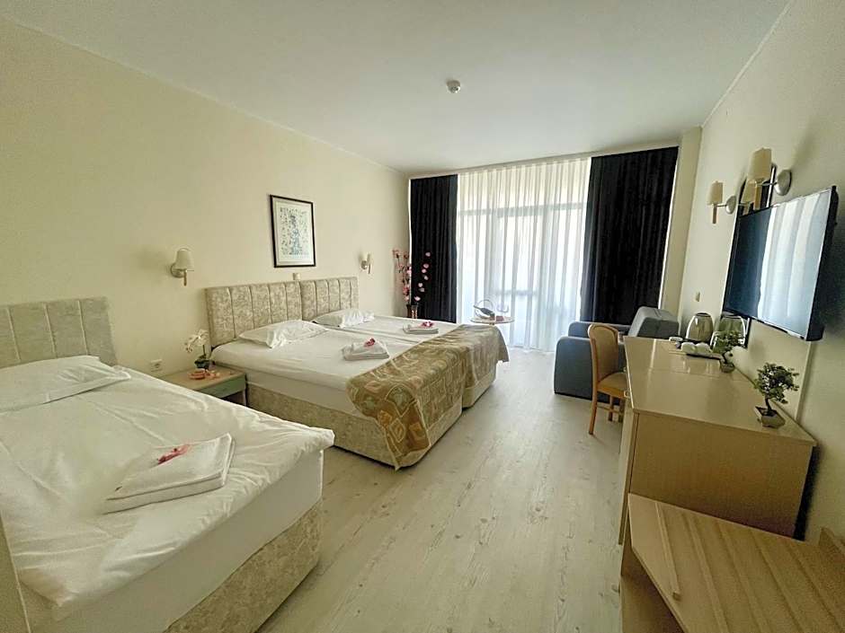 Grand Hotel Nirvana - All Inclusive & Free Beach Access