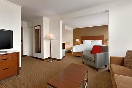 Coast Premium - King Suite with Jetted Tub