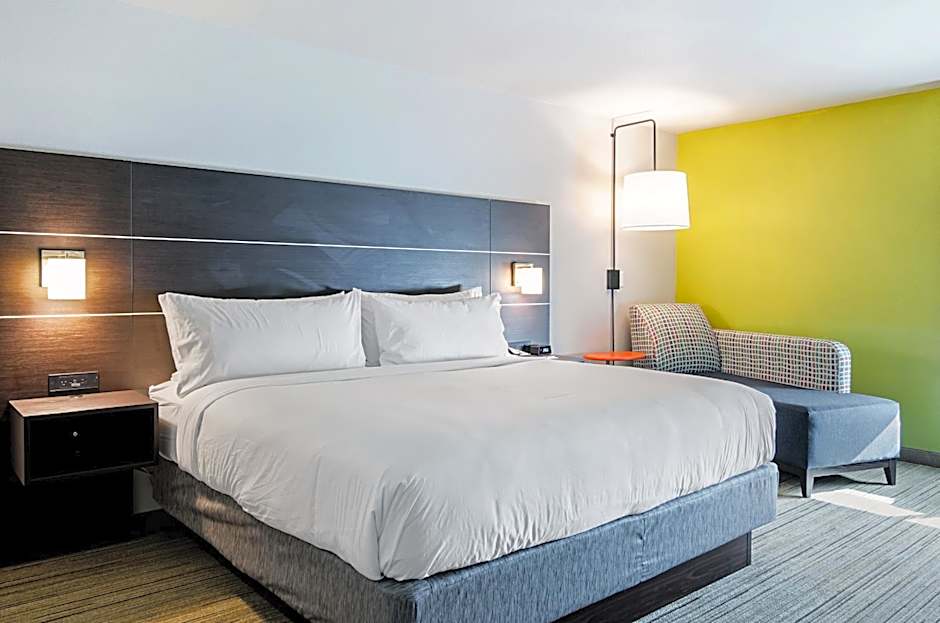 Holiday Inn Express & Suites - Atchison By IHG