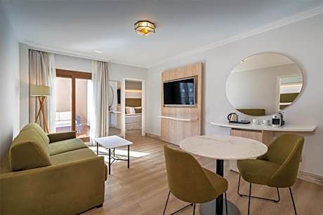 Family Suite (3 Adults + 2 Children)