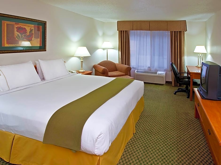 Holiday Inn Express & Suites Logan