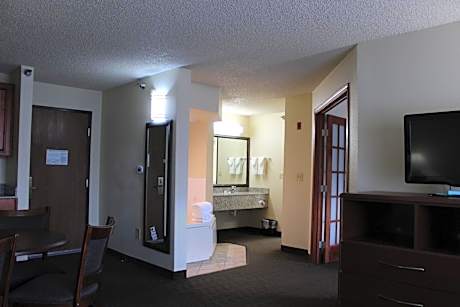 Premier King Suite - Non-Smoking