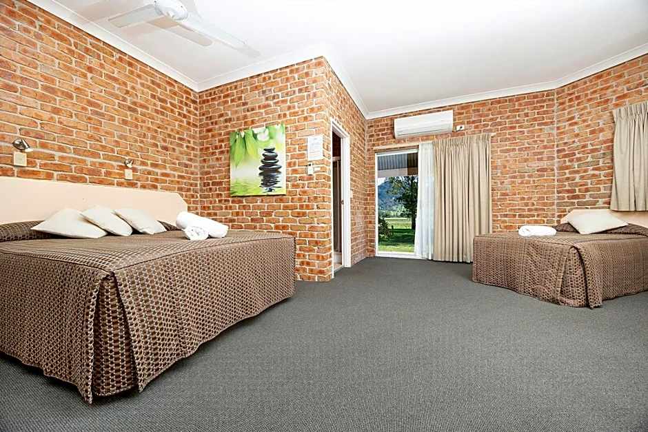 Gloucester Country Lodge Motel