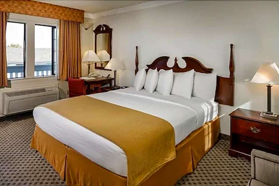 Arbor Inn Monterey