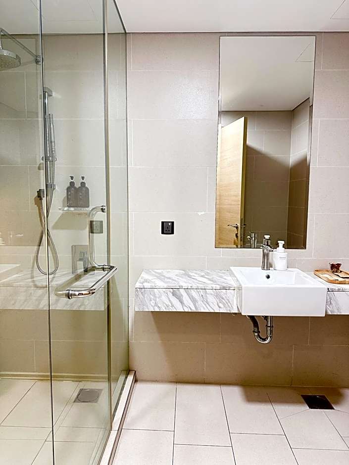 Straits Suite by C Homestay Malacca