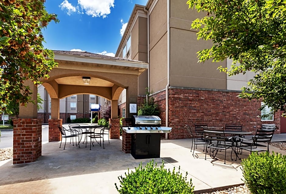 Candlewood Suites St. Robert, an IHG Hotel