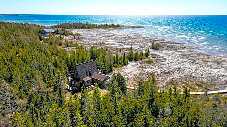 Lands End Private Lakeside Escape