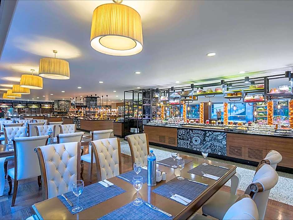 Rixos Sungate Hotel