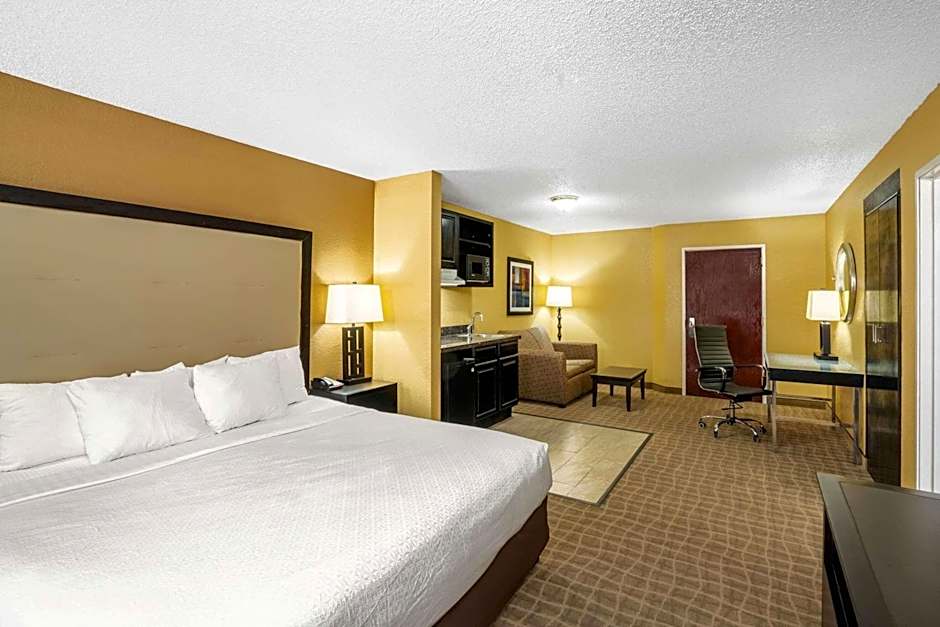 La Quinta Inn & Suites by Wyndham Hot Springs