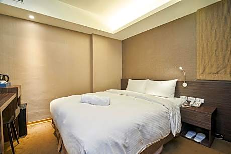 20:00 Check-in 11:00 Check-out - Double Room - Non-Smoking