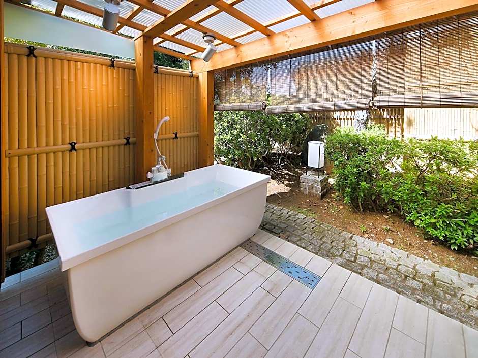Yuraku Hotel