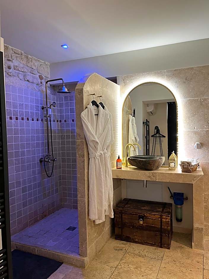L'EXCELLENCE AVIGNON - Suite LUXE SAUNA, HAMMAM & JACCUZZI