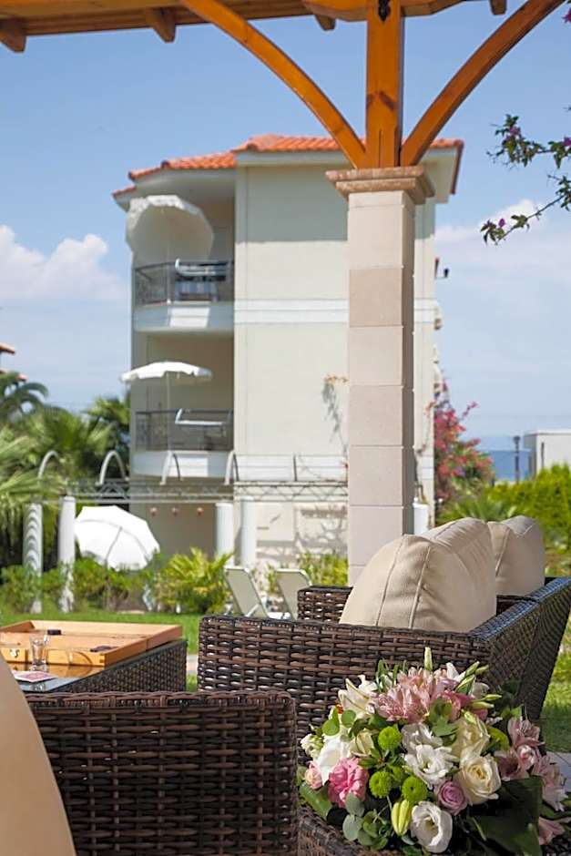 SUN RESIDENCE Exclusive Seaside Suites