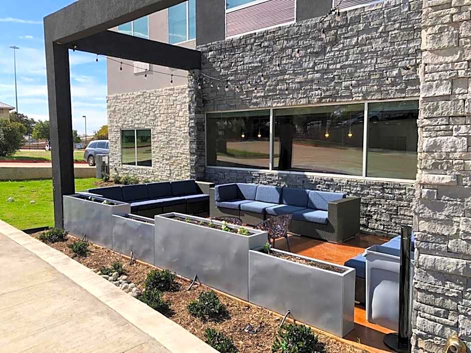 Tru by Hilton North Richland Hills DFW West