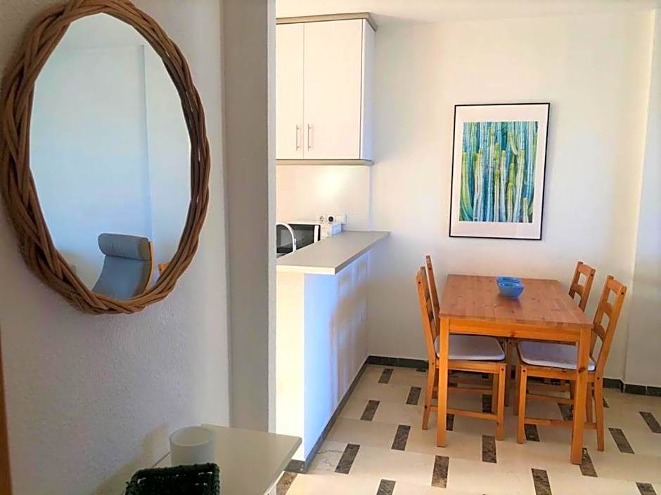 Acogedor apartamento frente al mar con piscina