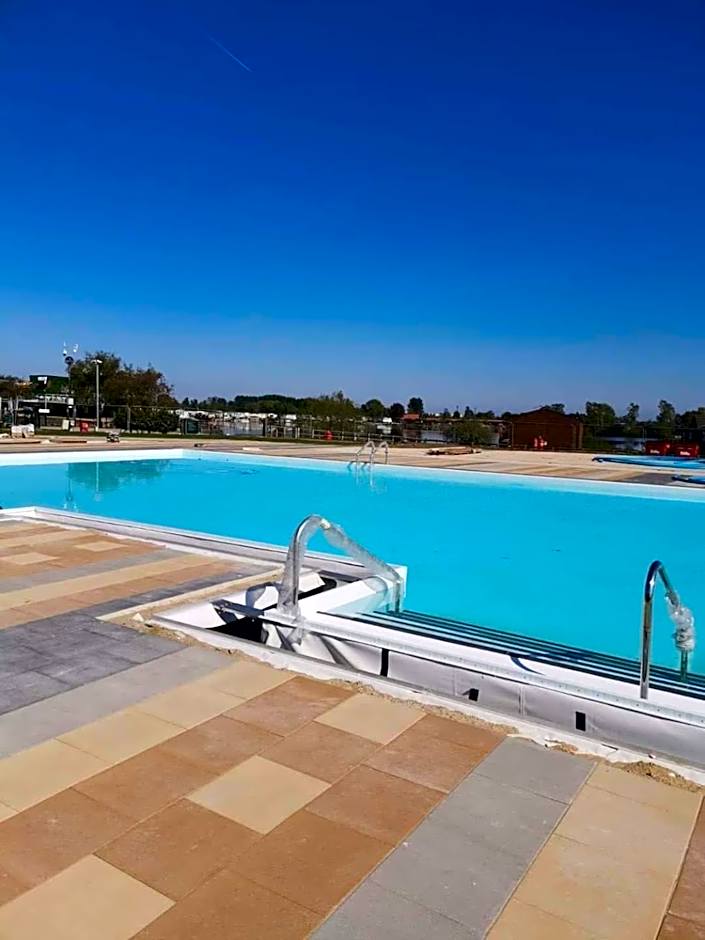 Holiday Home Breaks At Tattershall Lakes