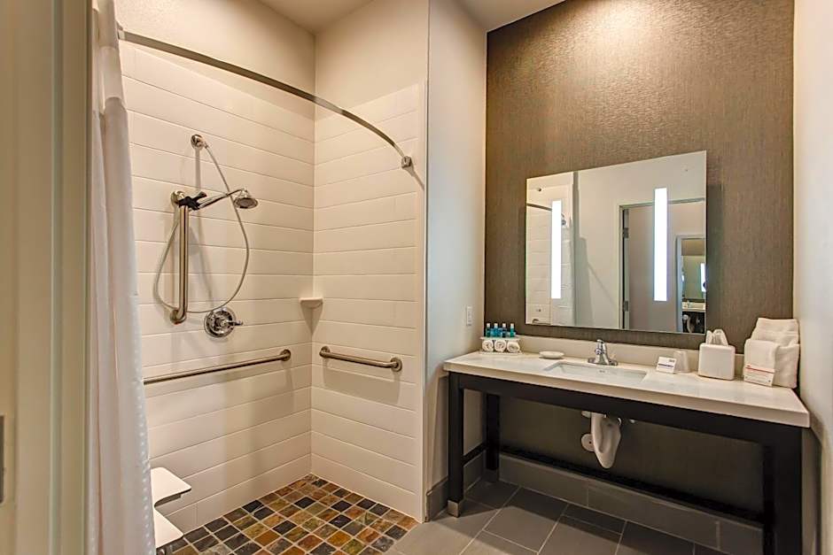 Photo 1 of 4 of 2 Queen Beds, Hearing Accessible, Roll in Shower