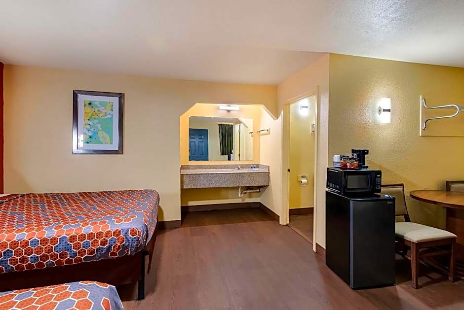 Relax Inn & Suites