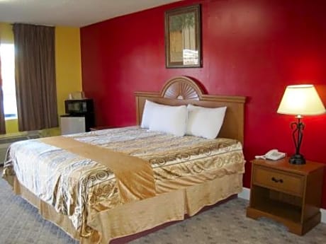 Deluxe King Room - Non-Smoking