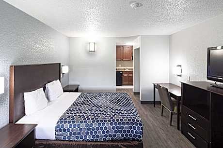 1 Queen Bed, Efficiency, Smoking