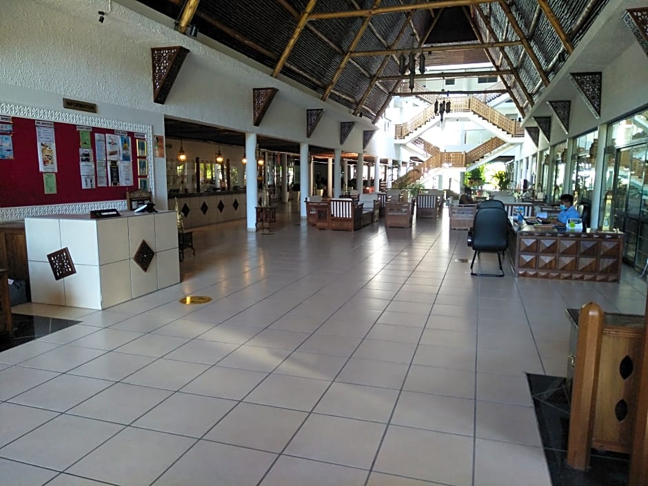 Travellers Beach Hotel & Club