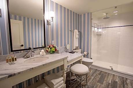 Select City View King Suite