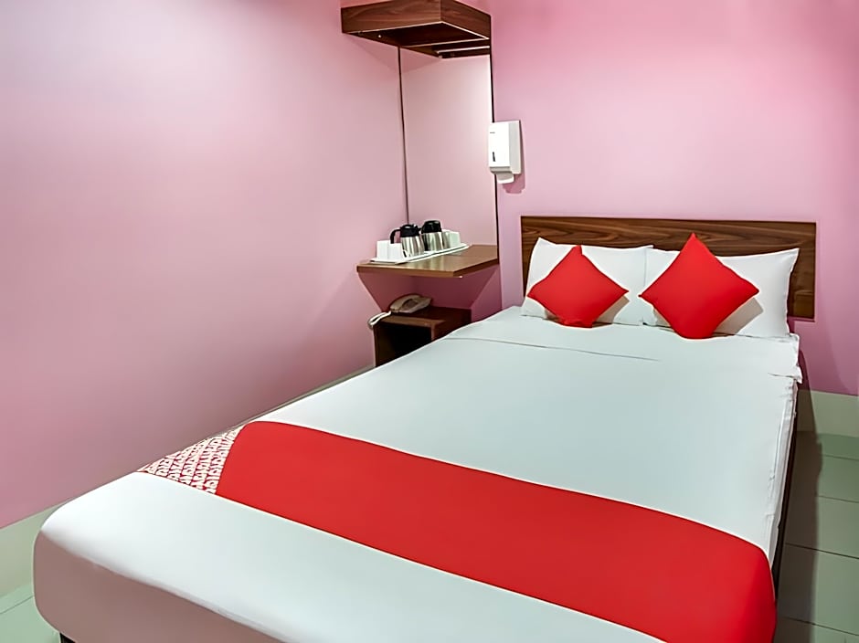 OYO 89480 Dream House Hotel