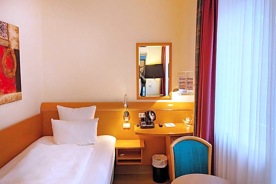 Garner Hamburg Wandsbek Marktplatz By IHG