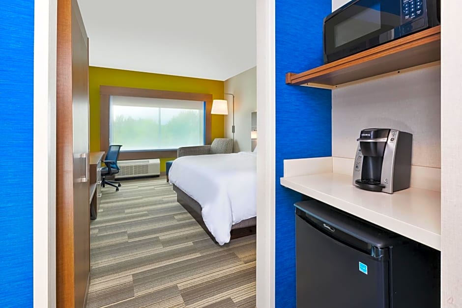 Holiday Inn Express & Suites Milan - Sandusky Area By IHG