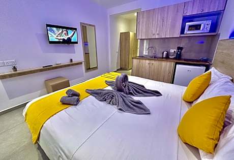 Sun Plaza Suites - Adults Only