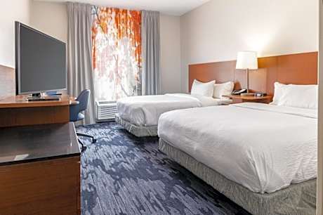 Queen Room with Two Queen Beds and Accessible Tub