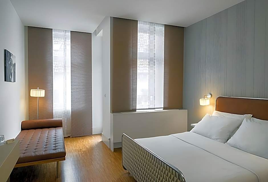 Three Crowns Hotel