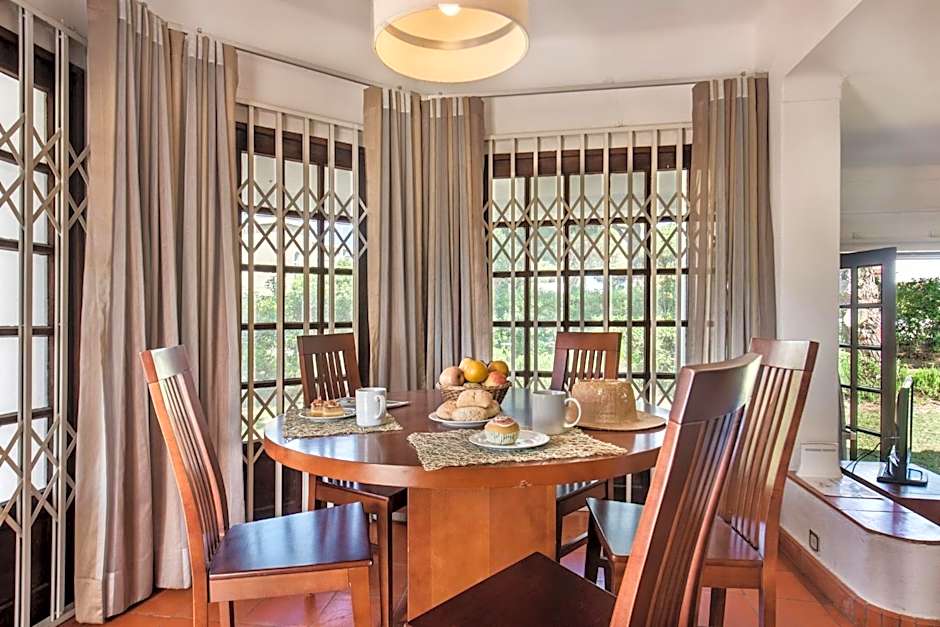 Perfect Retreat Overlooking Pinhal Golf Course, Private pool, Off-street parking