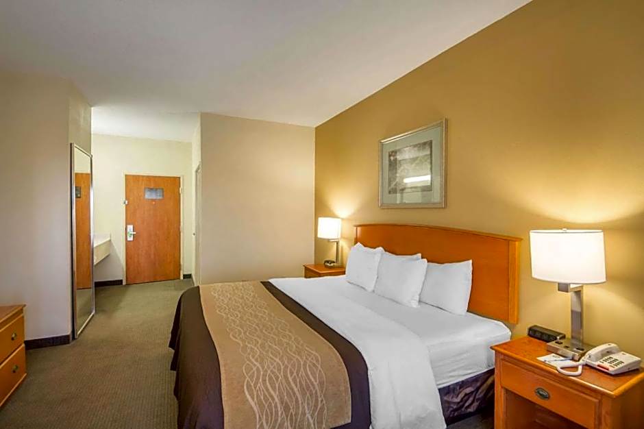 Quality Inn & Suites MidAmerica Industrial Park Area