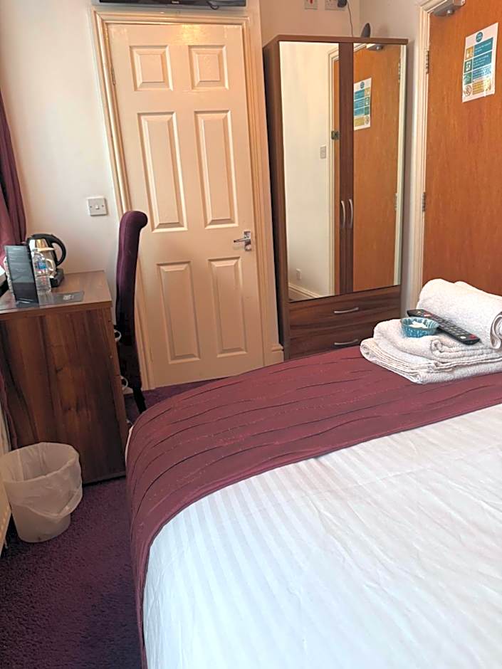 Delovely Hotel
