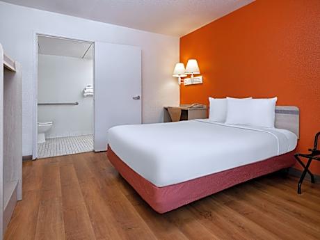 Deluxe Queen Room