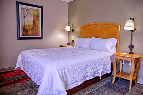 Queen Room - Non-Smoking