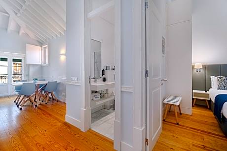 Deluxe One-Bedroom Apartment