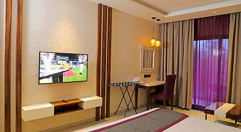 Golden Tulip Goa Candolim