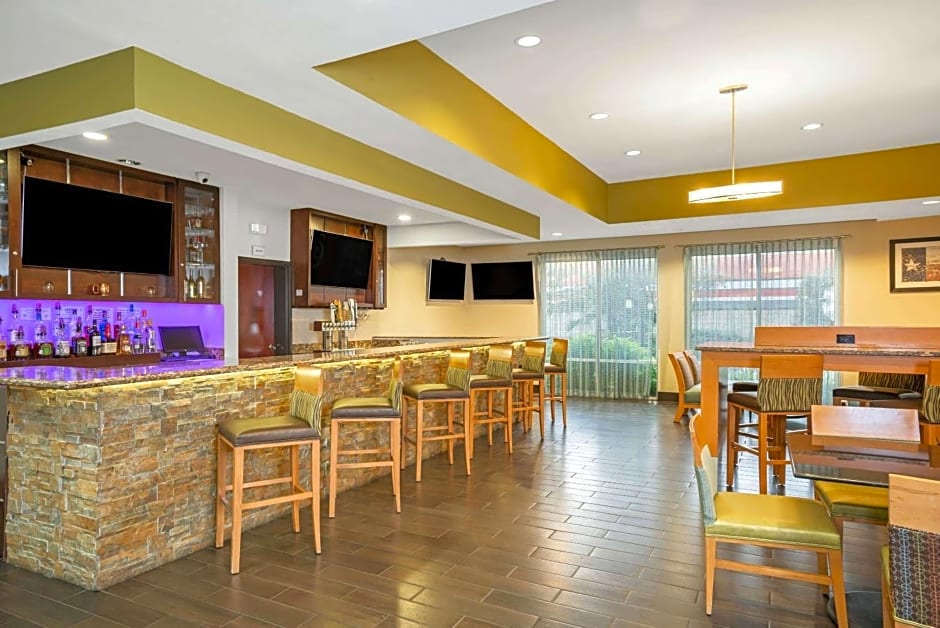 La Quinta Inn & Suites by Wyndham Houston Willowbrook
