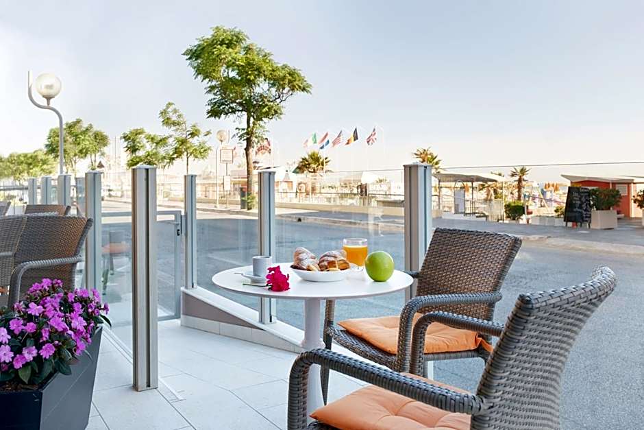 Hotel Holiday Beach