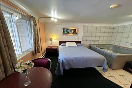 Room, 1 Queen Bed, Jetted Tub