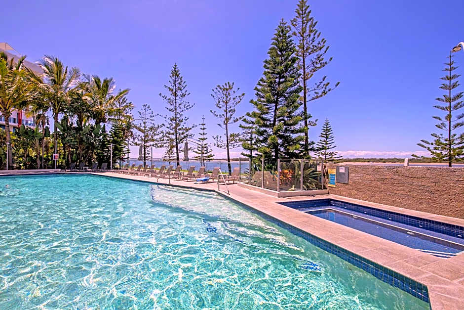 Silvershore Apartments on the Broadwater