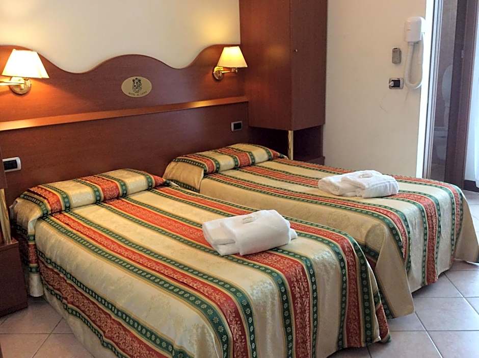 Hotel Pizzeria Ristorante "Al Leone"