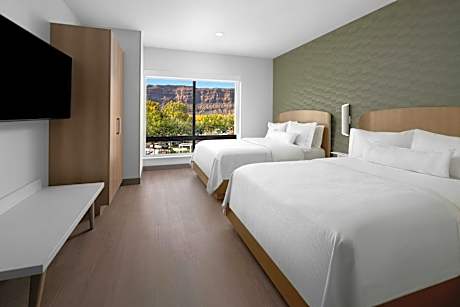 Premium One Bedroom Suite, Suite, 2 Queen, Sofa bed, Mountain view