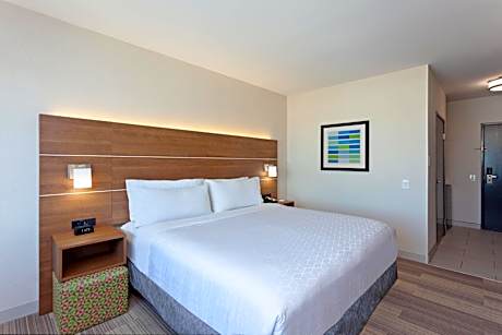 Standard King Room with Mobility Accessible Tub