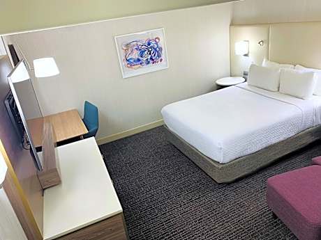 Deluxe Queen Room