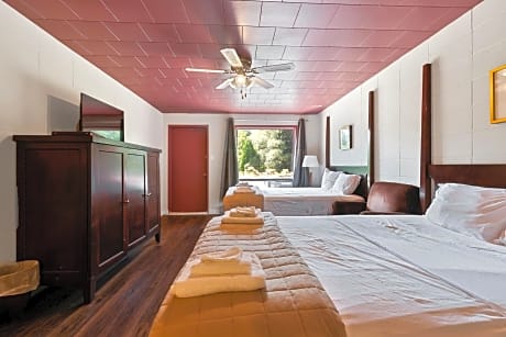 Deluxe Queen Room with Two Queen Beds